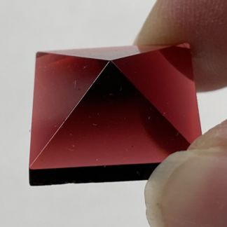 Pyramid Square 18mm Jewel - Cranberry PT18-340